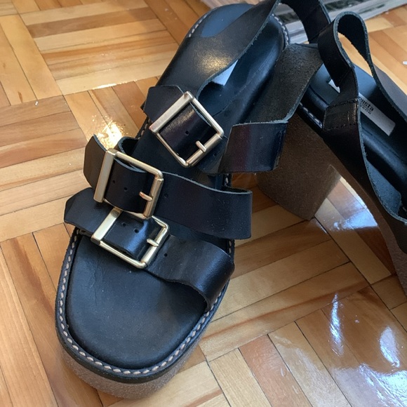 Platform sandals - Picture 2 of 3